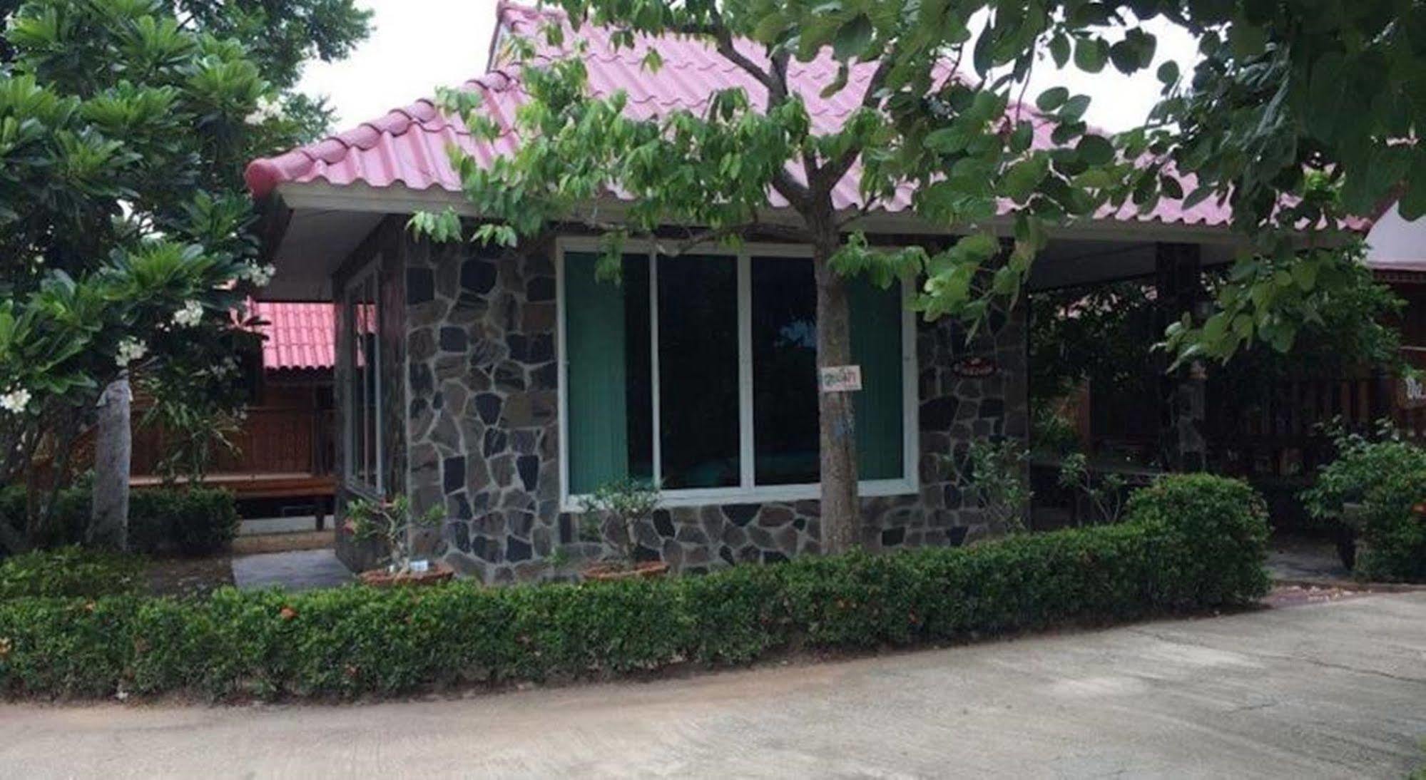 Punpisa Resort สามชุก ภายนอก รูปภาพ